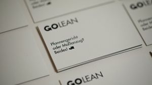 Corporate Design GOLEAN - Visitenkarten Weiß mit schwarzem Kantenschnitt